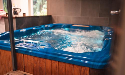 Južné Čechy blízko Třebone: Hotel Lucia *** s raňajkami a neobmedzeným wellness + darček a balíček zliav