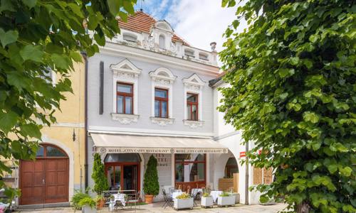 Južné Čechy: Hotel City *** s raňajkami formou bufetu, fľašou Prosecca a zľavou na masáž + úschovňa bicyklov