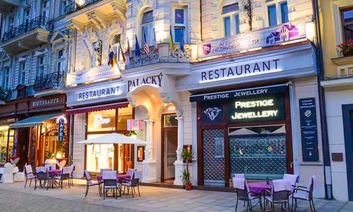 Karlove Vary priamo v centre v Hoteli Palacký **** so vstupom do Alžbětiných lázní, raňajkami a oblátkami
