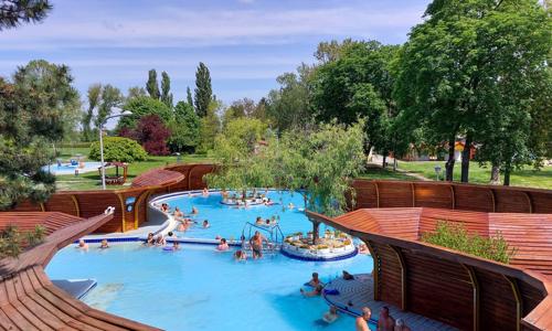 Komárom: Hotel Thermál Apartmanház s neobmedzeným vstupom do termálov Brigetio + detská herňa