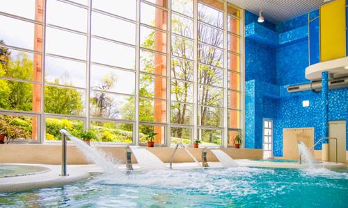 Konstantinovy Lázně: Hotel Jirásek *** s bazénom, soľnou jaskyňou, procedúrami a polpenziou + kultúrne akcie