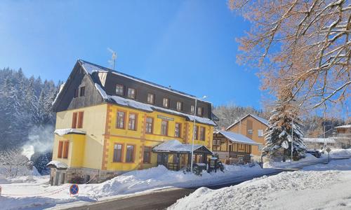 Krkonoše: Janské Lázně pri zjazdovkách a Chodníku korunami stromov: Penzión Adélka *** s raňajkami/polpenziou