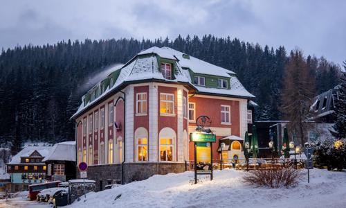 Krkonoše pri zjazdovke: Pec pod Sněžkou v Hoteli Hořec **** s polpenziou, vstupom do sauny a welcome drinkom