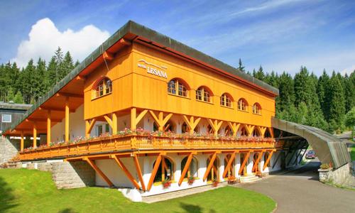 Krkonoše: Špindlerův Mlýn v Hoteli Lesana *** s polpenziou, neobmedzeným wellness (bazény, sauny) a biliardom