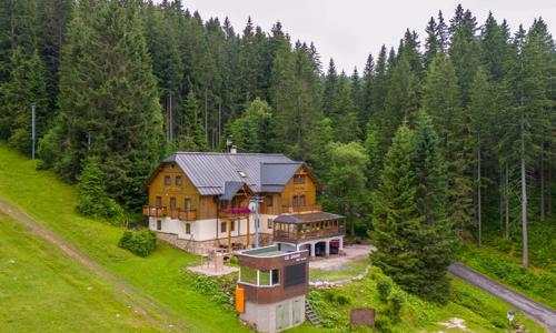 Krkonoše v Peci pod Sněžkou: Penzión Melkus s polpenziou, herňou pre deti a úschovňou bicyklov a motocyklov