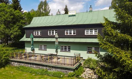 Krkonošský NP: Harrachov v Hoteli U Supa *** s raňajkami a zľavami na nápoje a masáž + detský kútik a ihrisko