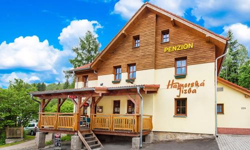 Krušné hory neďaleko Klínovca a Karlových Varov: Dovolenka v Penzióne Hamerská Jizba s chutnou polpenziou