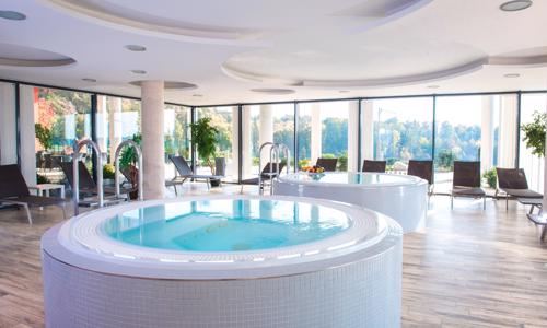 Kúpele Velichovky: K-Triumf Resort **** s raňajkami a vstupom do wellness centra s výhľadom na oboru + minibar