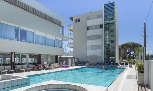 Letovisko Rimini: Miramare priamo pri pláži v Hoteli Ascot & Spa **** s polpenziou + bazén, vírivka a animácie