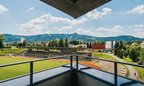 Liberec (nielen) pre športovcov: Hotel Arena *** so širokým športovým vyžitím, vonkajšou posilňovňou + raňajky