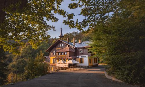 Liberec s výhľadom na Ještěd: Hotel a lovecký zámeček Orion *** s raňajkami či polpenziou + parkovanie zadarmo