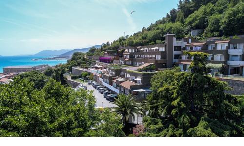 Ligúrske more 10 minút od pláže: Dovolenka v Rezidencii Sant'Anna s bazénom a súkromnou plážou + ihrisko