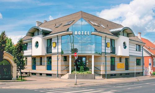 Maďarsko: Győr v 3* budove Hotela Kálvária s raňajkami alebo polpenziou + vírivka, fínska sauna a infrasauna