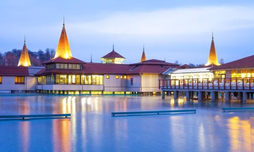 Maďarsko: Hévíz 200 m od termálneho jazera v Penzióne Auróra Vendégház + raňajky a vstup do jazerných kúpeľov