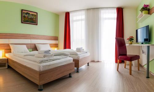 Maďarsko pri brehu Balatonu: Balatonfüred v Hoteli Pallone s raňajkami formou bufetu + parkovanie a WiFi