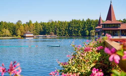Maďarsko pri termálnom jazere: Hotel Fit Hévíz *** s polpenziou + neobmedzené wellness (horúci bazén a sauny)