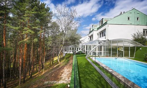 Maďarsko pri termáloch: Panoráma Hotel Noszvaj *** s wellness s panoramatickou vírivkou aj saunami + polpenzia