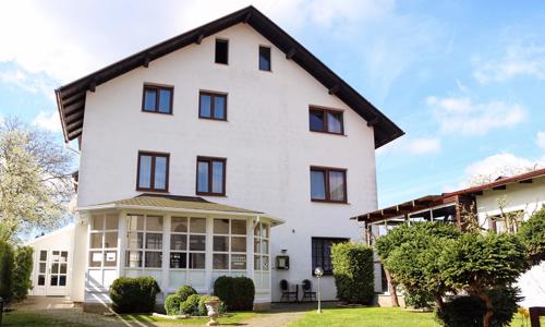 Mariánské Lázně blízko centra: Relaxačný pobyt v B&B Hoteli Volčík s raňajkami + masáž chrbta 