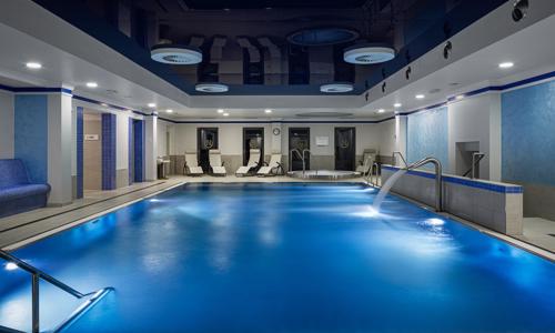 Mariánské Lázně v centre: Grandhotel Nabokov **** s polpenziou, neobmedzeným wellness a saunami + masáž