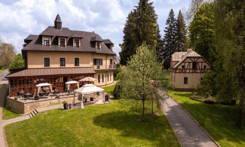 Mariánské Lázně: Wellness Golf Hotel Morris **** s raňajkami formou bufetu, vírivkou, saunou a procedúrami