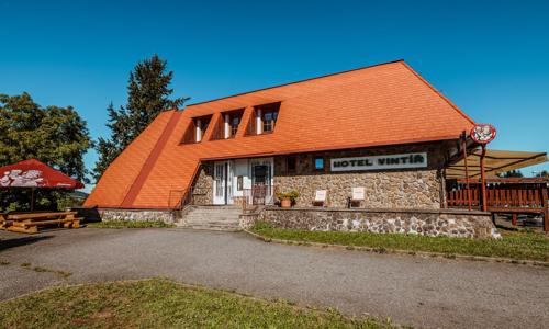 Národný park Šumava v Hoteli Vintíř s raňajkami či polpenziou, fľašou vína a vstupom do Horskej synagógy