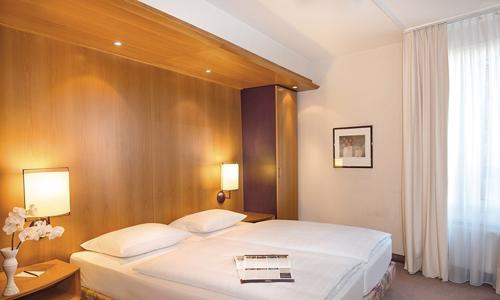 Nemecko blízko vinárskeho chodníka a pamiatky UNESCO vo Victor's Residenz-Hotel Frankenthal **** s raňajkami