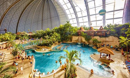 Nemecko: Exotický raj Tropical Islands s raňajkami, plážou a vnútornými i vonkajšími bazénmi neobmedzene