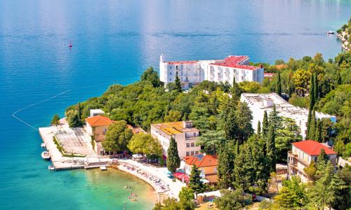 Omišalj 50 m od pláže: Hotel Adriatic a depandancia Primorka (Komplex Omišalj **) s polpenziou + dieťa zadarmo