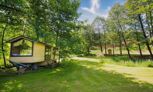 Orlické hory a Jeseníky: Štýlový pobyt v Maringotke U pramene Tiché Orlice s vybavenou kuchynkou a parkovaním