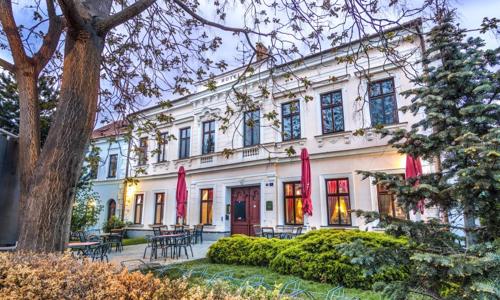 Pobyt na južnej Morave: Hotel Drnholec *** s raňajkami alebo polpenziou a neobmedzenou konzumáciou vína