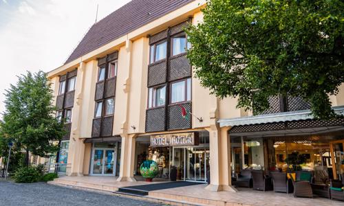 Pobyt pri kúpeľoch Bük v Hoteli Írottkő *** s polpenziou a neobmedzeným wellness + 50 % zľava na masáž