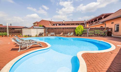 Pobyt pri Litovelskom Pomoraví a Olomouci: Hotel Aldo *** s raňajkami či polpenziou a bazénom + bowling
