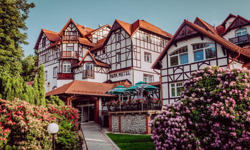 Poľské kúpele: Świeradów-Zdrój v Park Hoteli KUR & SPA **** s polpenziou a relaxačnou procedúrou podľa výberu