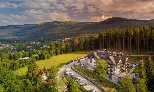 Poľsko: Szklarska Poręba v Czarny Kamień RESORT & SPA **** s raňajkami či polpenziou + wellness a fľaša vína