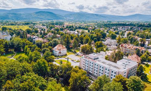 Poľsko v Hoteli Cieplice Medi & SPA *** s raňajkami/polpenziou a wellness centrom s bazénom so slanou vodou