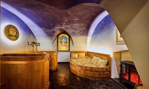 Praha pri Pražskom hrade v Chateaux Spa Beerland® s neobmedzenou konzumáciou piva a kúpeľom v dubovej kadi