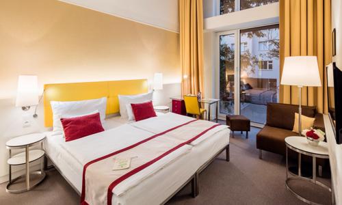 Praha priamo v centre: Hotel Vienna House by Wyndham Andel's Prague **** s raňajkami, fitness a upgradom