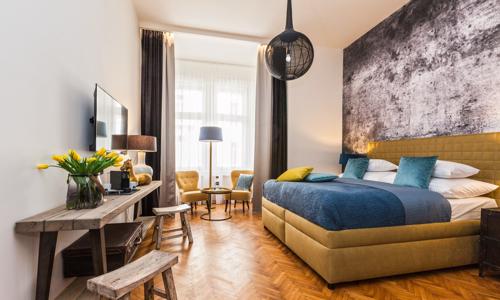 Praha priamo v centre pri Staromestskom námestí v luxusnom Hoteli Antik **** s bohatými bufetovými raňajkami