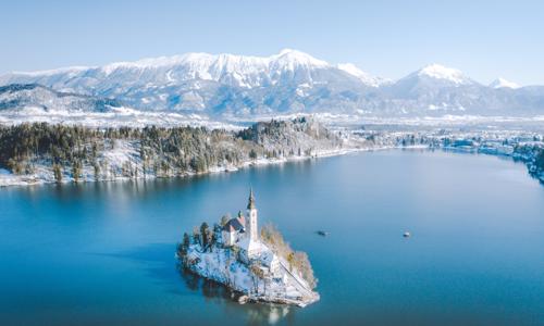 Slovinsko len 400 m od jazera Bled: Hotel Astoria Bled *** s raňajkami a luxusným wellness so saunovým svetom