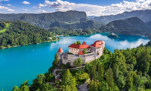 Slovinsko pri národnom parku Triglav a jazere Bled v Hoteli Grajski dvor *** s raňajkami/polpenziou + vírivka