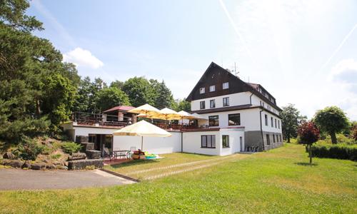 Stredné Čechy: Slapská priehrada v Hoteli Hrazany*** s parádnym wellness, procedúrami a polpenziou