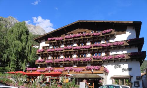 Tirolsko blízko hraníc a strediska St. Anton: Berghotel Basur **** s polpenziou, wellness a bohatým programom