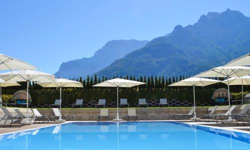 Tirolsko v Elaya Hoteli Steinplatte **** s polpenziou a neobmedzeným wellness (2 000 m²) s bazénmi a saunami