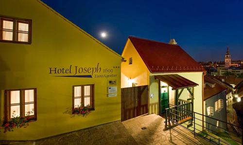 Třebíč 1 km od aquaparku v Hoteli Joseph 1699 **** s raňajkami a historickou prehliadkou +  welcome drink