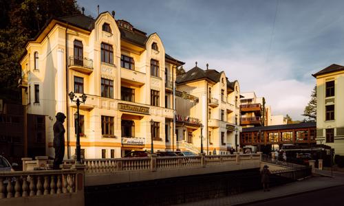 Trenčianske Teplice: Hotel Most Slávy *** s polpenziou + neobmedzené wellness (bazén, sauna) a procedúry
