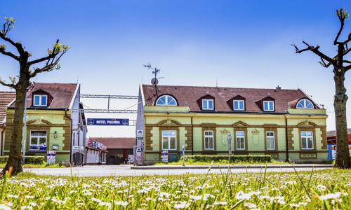 Uherský Brod pri zámkoch v Hotel & SPA centre Palmira *** s raňajkami/polpenziou a privátnou vírivkou a saunou