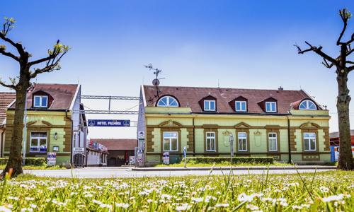 Uherský Brod pri zámkoch v Hotel & SPA centre Palmira *** s raňajkami/polpenziou a privátnou vírivkou + sauna