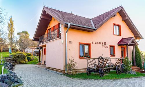 Vysoké Tatry a NP Slovenský raj: Vrbov v Penzióne Limbový dvor s raňajkami a vstupom do termálnych kúpeľov