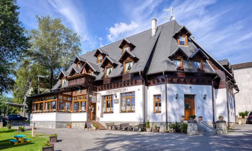 Vysoké Tatry: Pobyt priamo pod Lomnickým štítom len 1 km od lanovky v Penzióne Encián s wellness a polpenziou