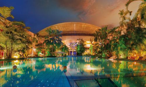Zábava aj relaxácia v najväčších kúpeľoch na svete: Vstup do Therme Erding (185 000 m²) a prémiové ubytovanie